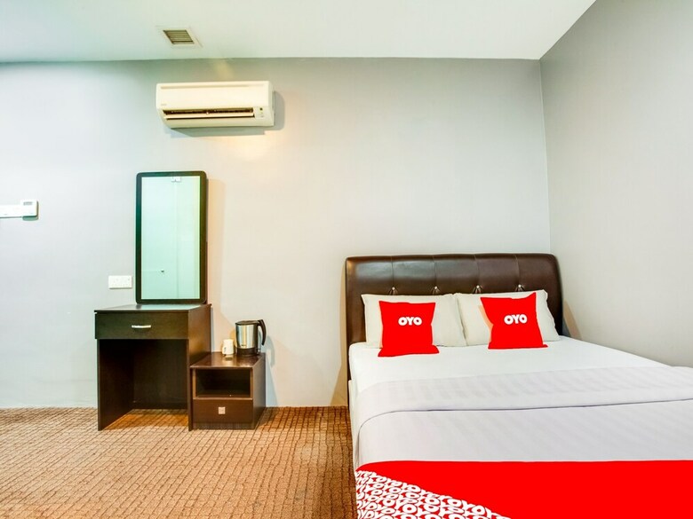 Oyo 89652 P Line Hotel