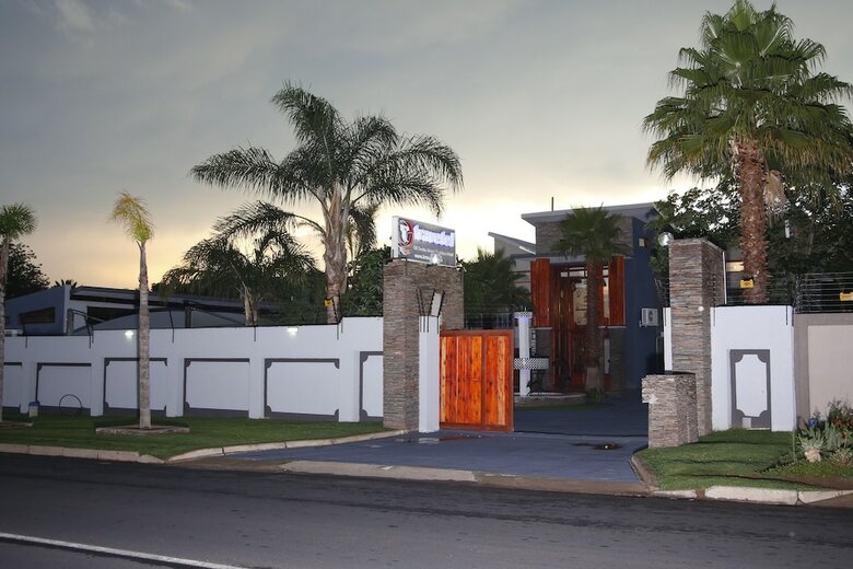 Travetel Or Tambo Airport Hotel