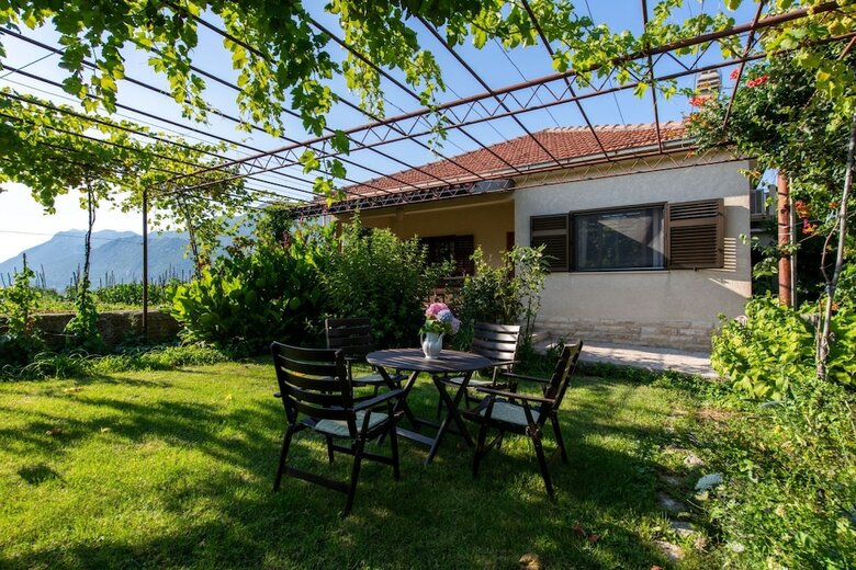 Sunflower House With A Pool