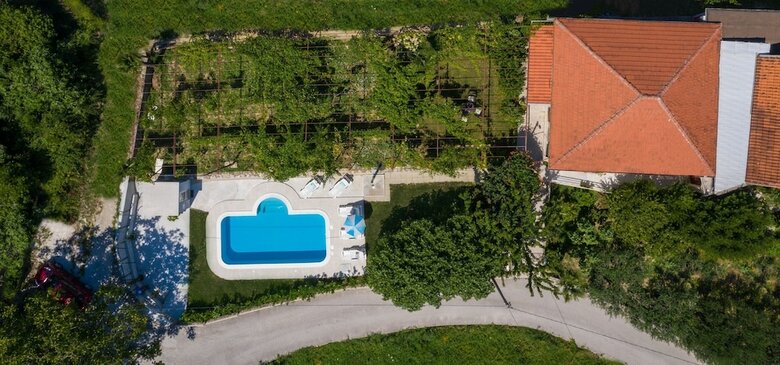 Sunflower House With A Pool