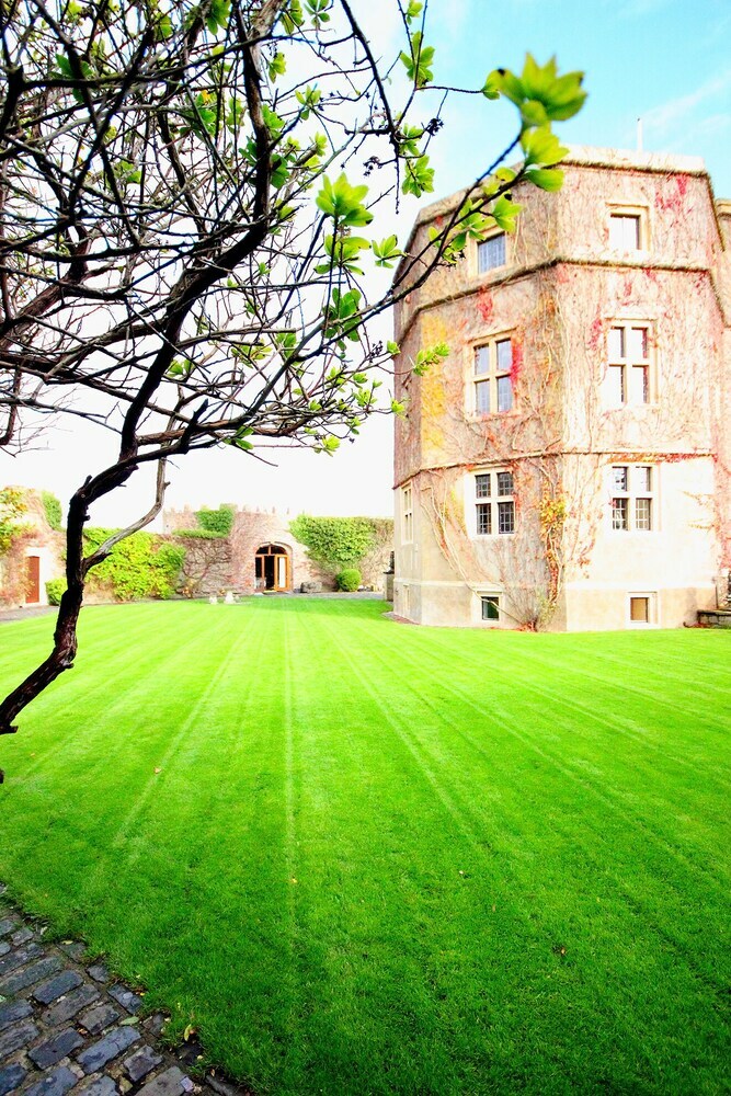 Residencia Walton Castle