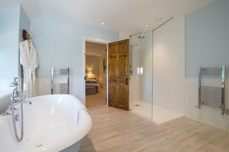 Atherstone Farmhouse & Cottage