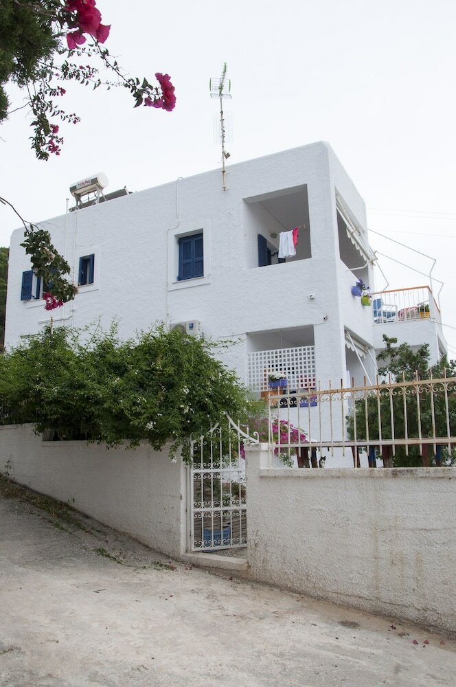 Aparthotel Tatsis Apartments