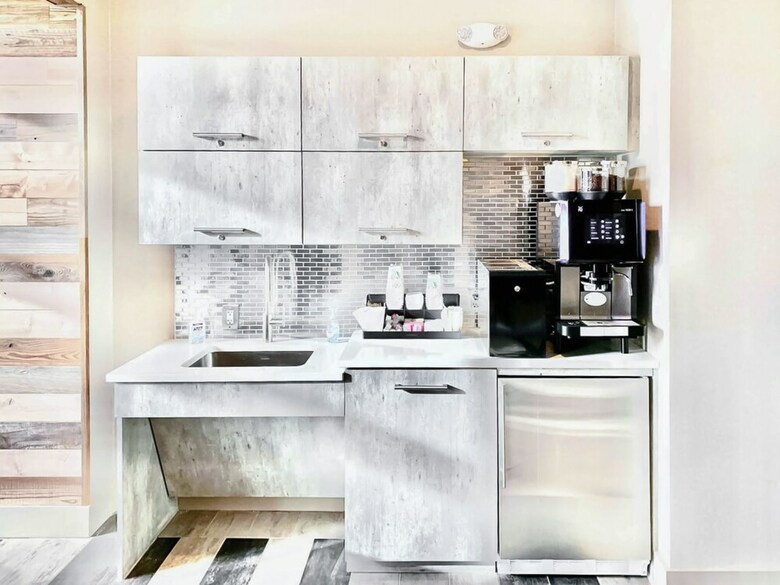 Hyatus Downtown At Yale - Stunning Luxury Apartments