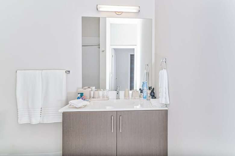 Hyatus Downtown At Yale - Stunning Luxury Apartments