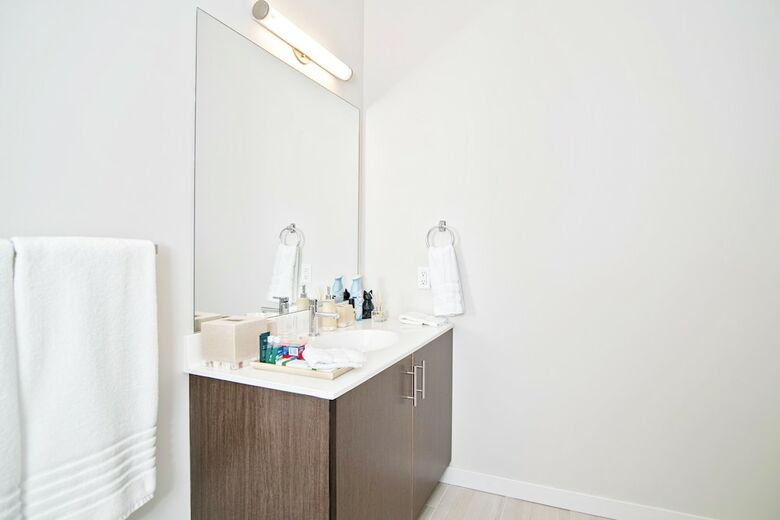 Hyatus Downtown At Yale - Stunning Luxury Apartments