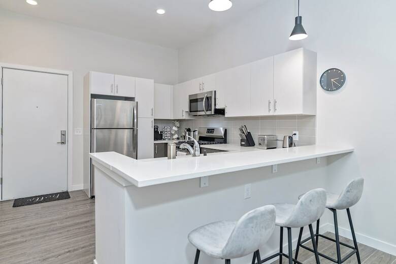 Hyatus Downtown At Yale - Stunning Luxury Apartments