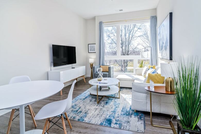 Hyatus Downtown At Yale - Stunning Luxury Apartments