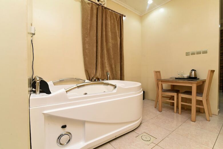 Hotel Oyo 360 Rahati Branch 1