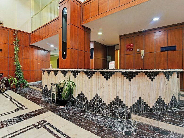 Oyo 367 Season Hotel