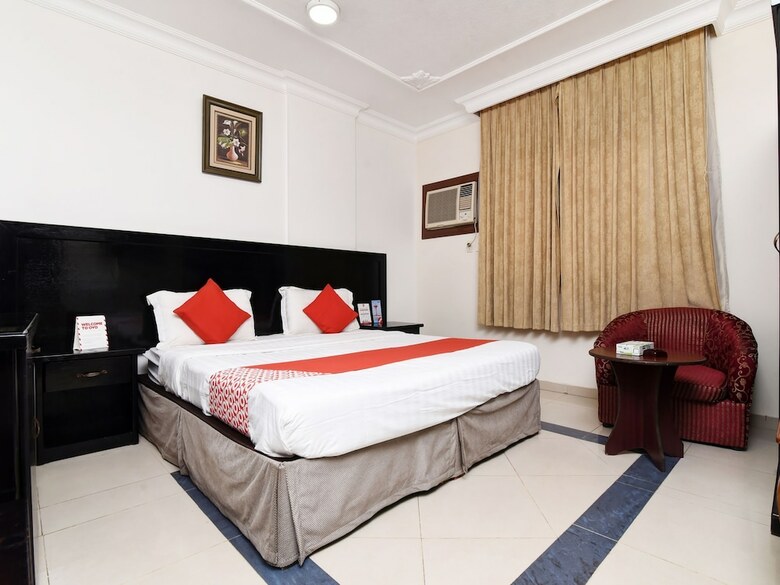 Oyo 367 Season Hotel