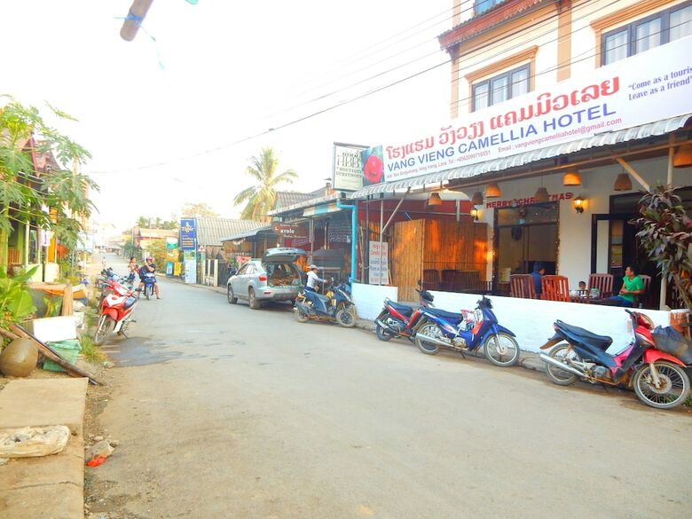 Vang Vieng Camellia Hotel