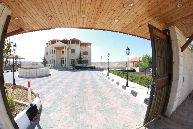 Bed & Breakfast Deluxe Villa Guest House