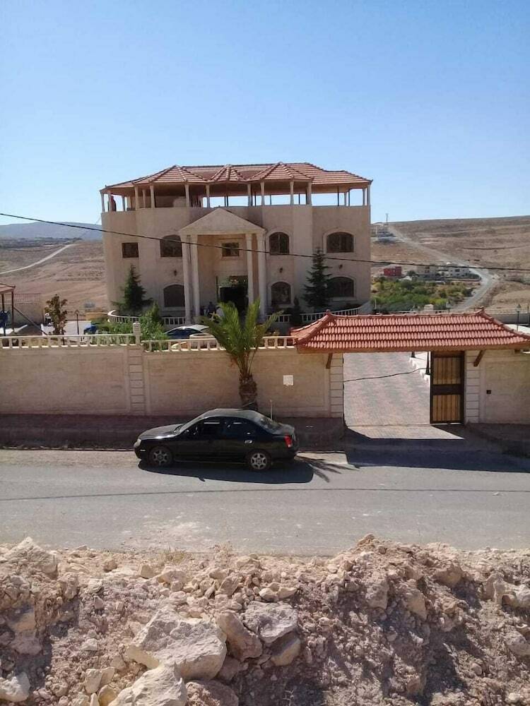 Bed & Breakfast Deluxe Villa Guest House