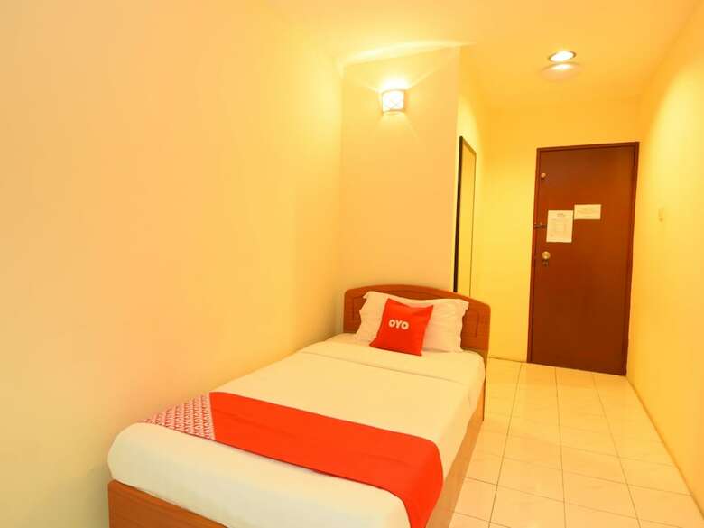 Oyo 89627 Hotel Sarina