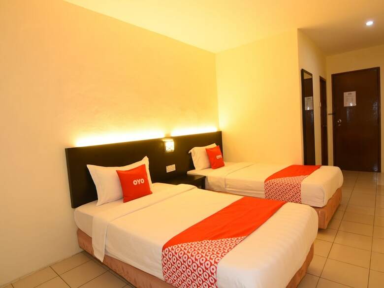 Oyo 89627 Hotel Sarina