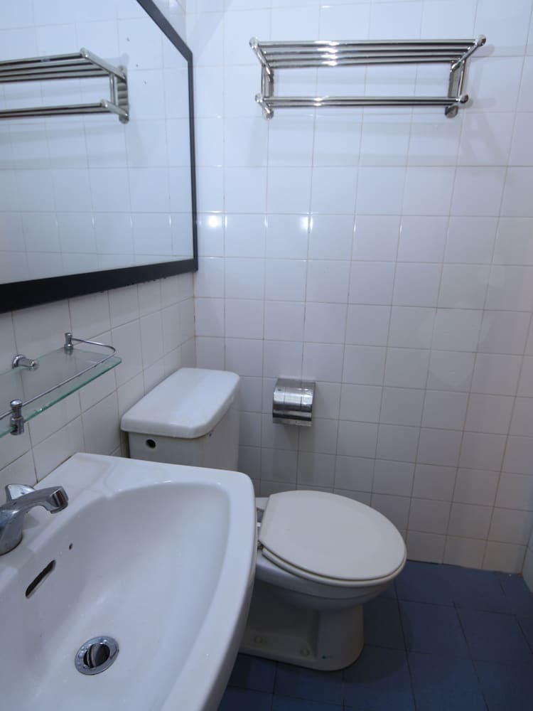 Oyo 89627 Hotel Sarina