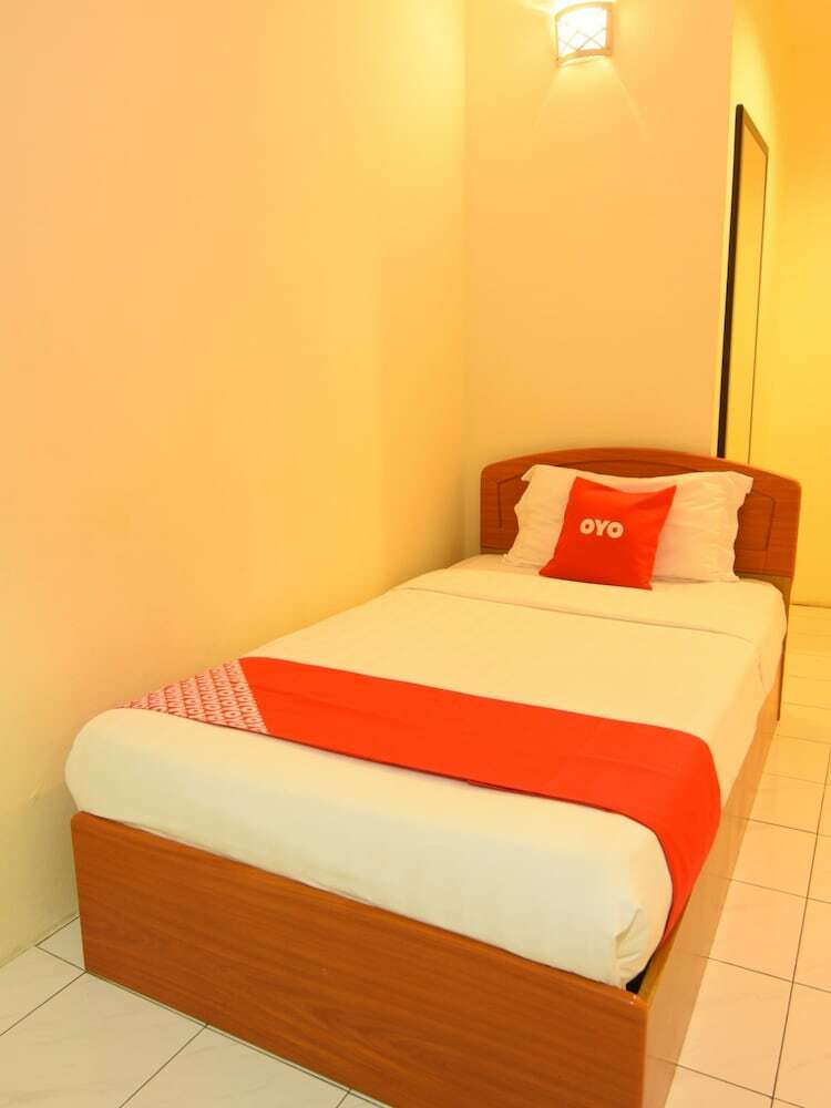 Oyo 89627 Hotel Sarina