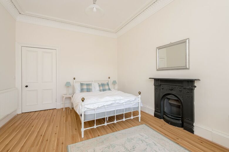 Traditional 3 Bed Apartment Stockbridge