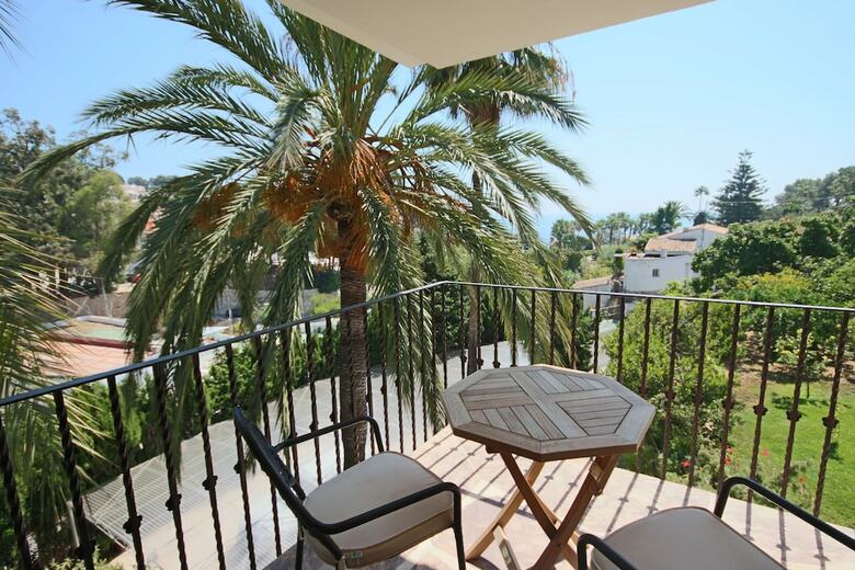 Only 100m To The Beach! Spacious Villa With Private Pool - 12 People