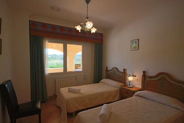 Luxury Villa Surrounded By Vineyards - 7bd Great For Big Groups W/private Pool