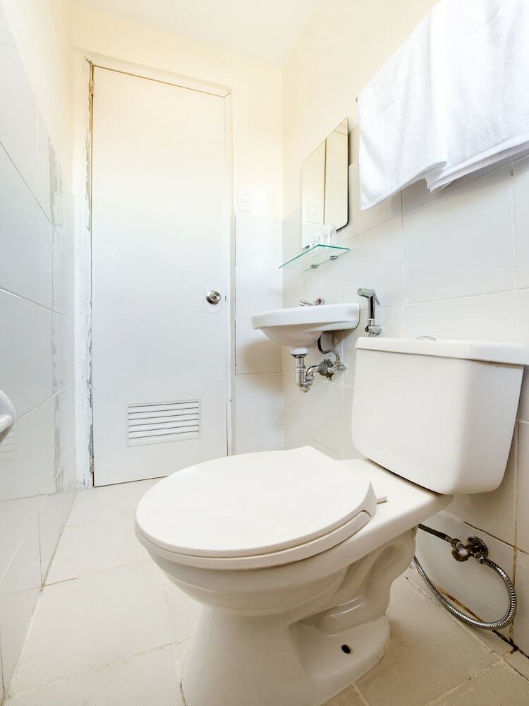 Hotel Oyo 490 V-cat Apartelle