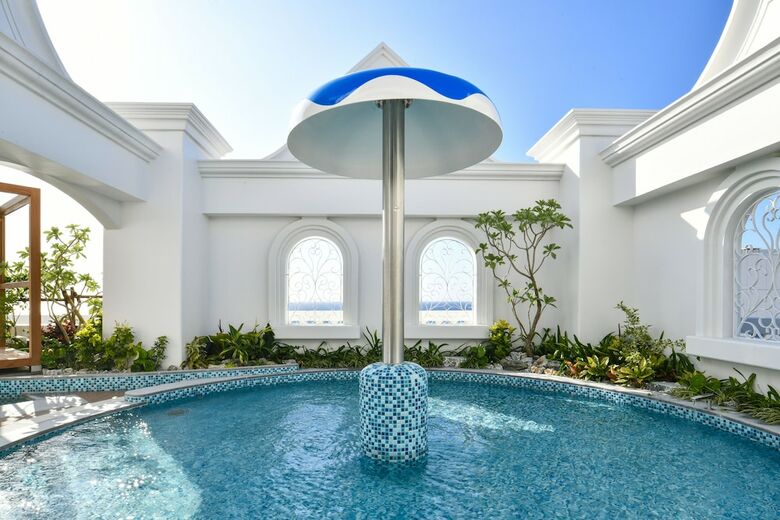 Hotel Lequ Okinawa Chatan Spa & Resort