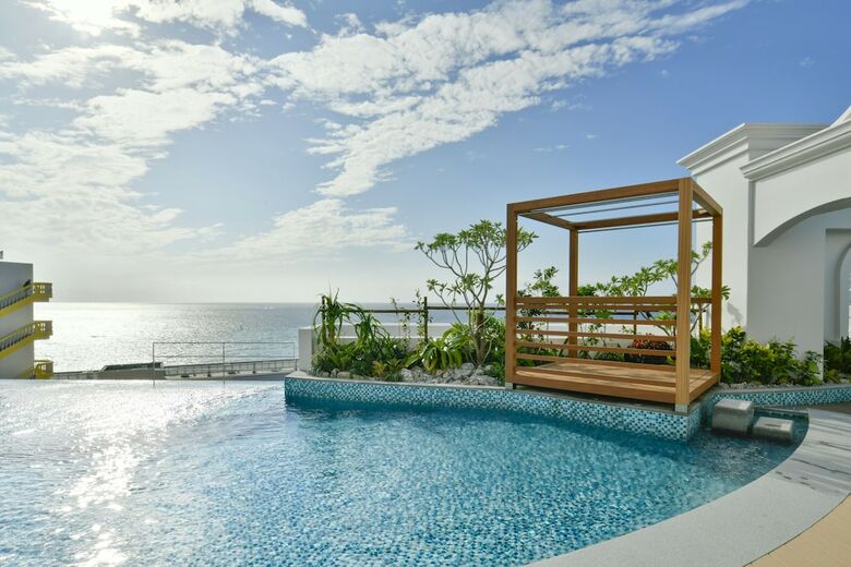 Hotel Lequ Okinawa Chatan Spa & Resort