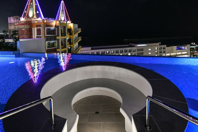 Hotel Lequ Okinawa Chatan Spa & Resort