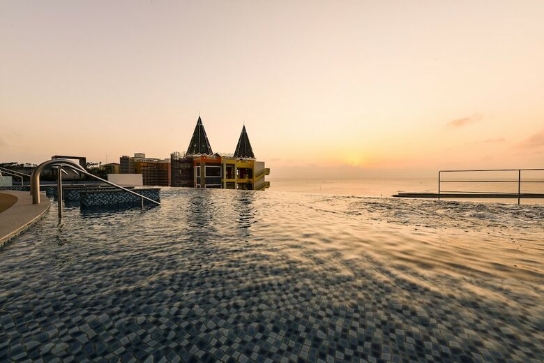 Hotel Lequ Okinawa Chatan Spa & Resort