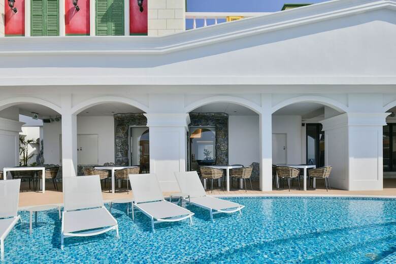 Hotel Lequ Okinawa Chatan Spa & Resort