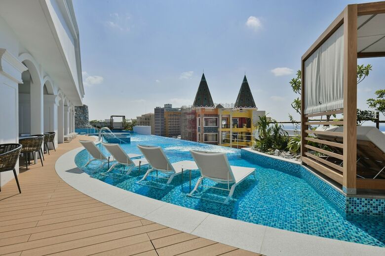 Hotel Lequ Okinawa Chatan Spa & Resort