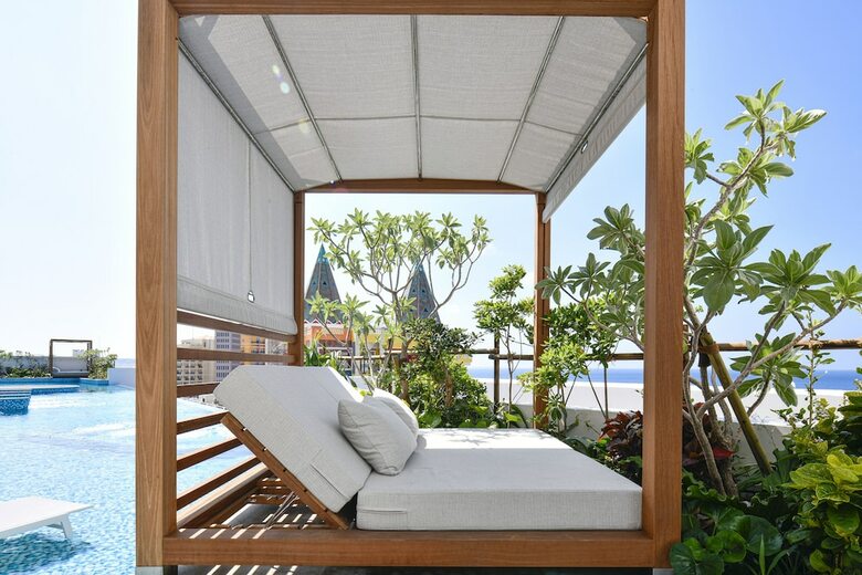 Hotel Lequ Okinawa Chatan Spa & Resort