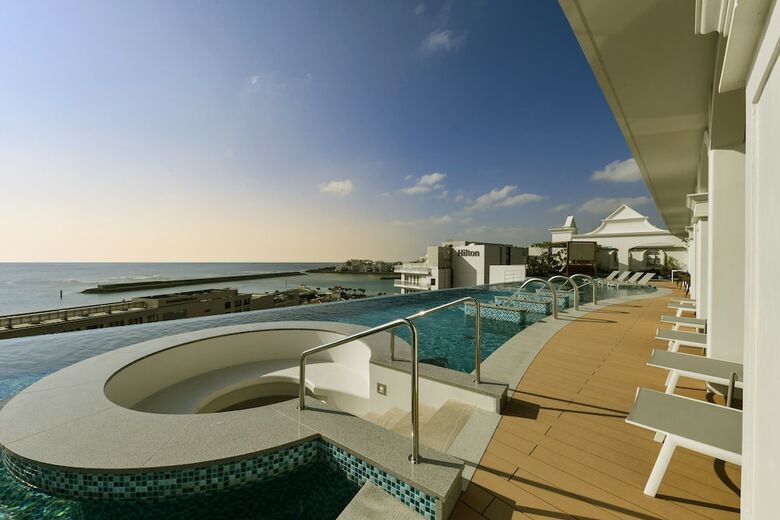 Hotel Lequ Okinawa Chatan Spa & Resort
