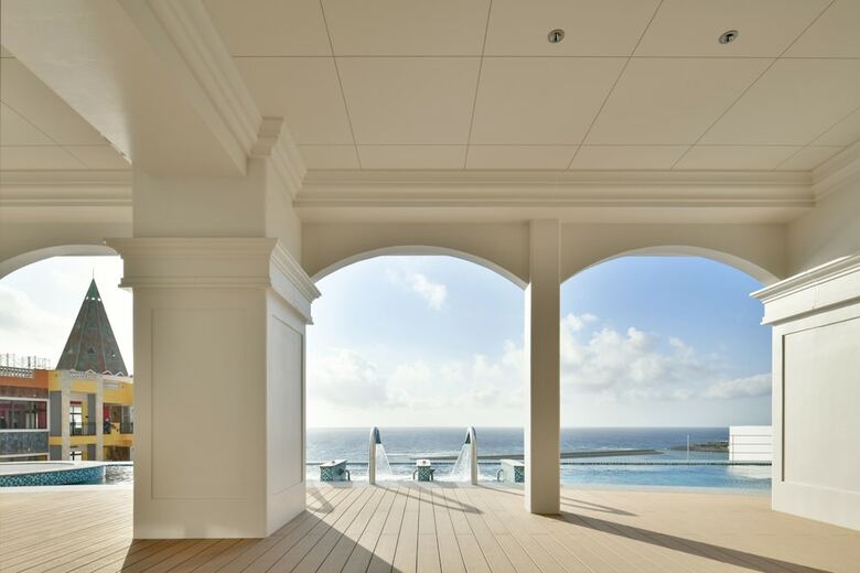 Hotel Lequ Okinawa Chatan Spa & Resort