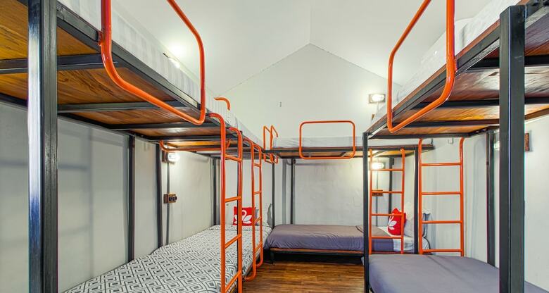 Hotel Zen Rooms Bunkbed Near Ugm