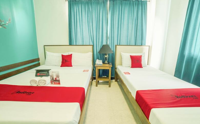Hotel Reddoorz Plus Near Rizal Junction
