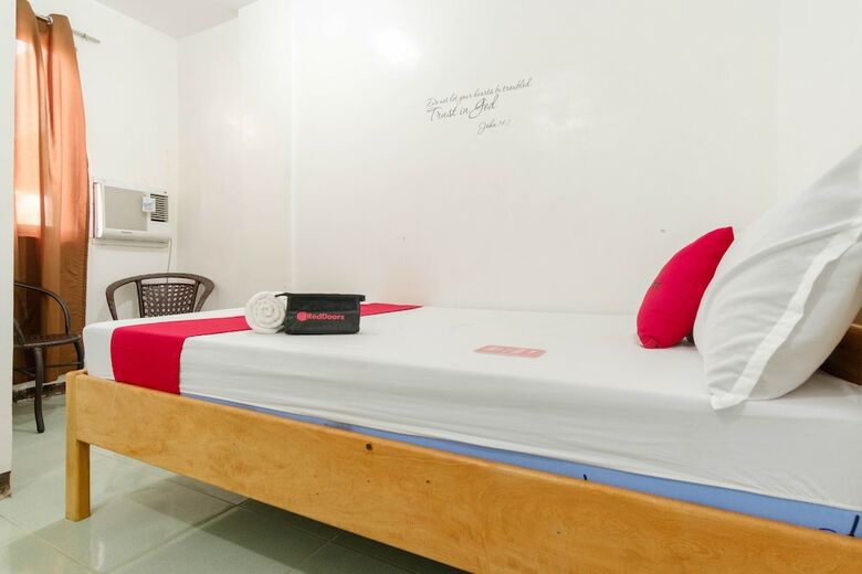 Hotel Reddoorz Near Coron Coliseum