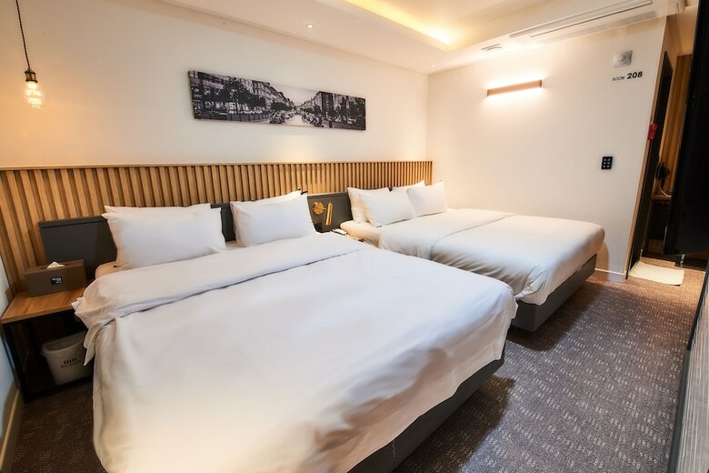 West In Hotel