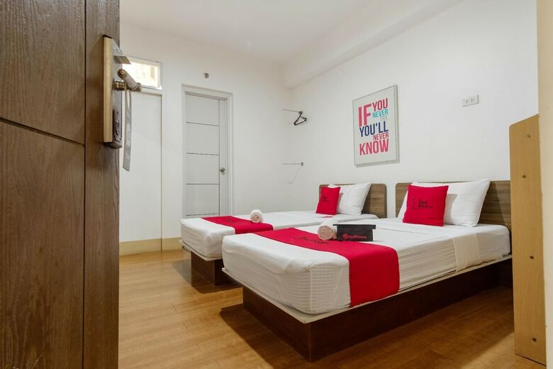 Hotel Reddoorz Near V Mapa Station
