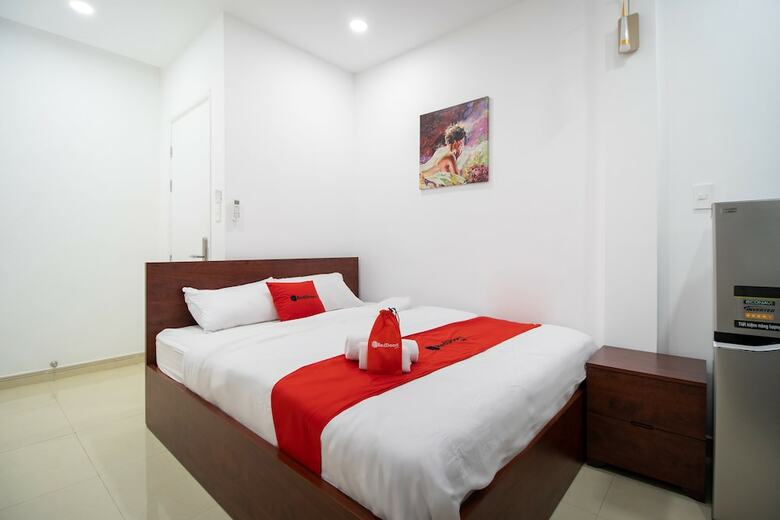 Hotel Reddoorz @ Le Van Sy Street 3