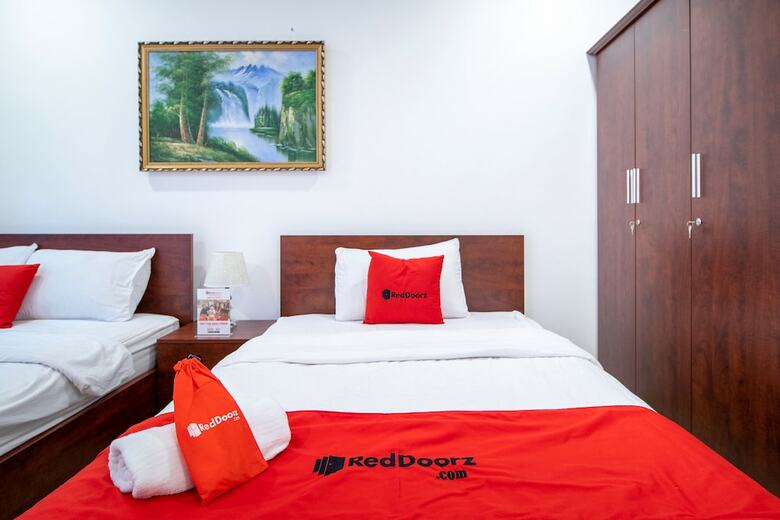 Hotel Reddoorz @ Le Van Sy Street 3