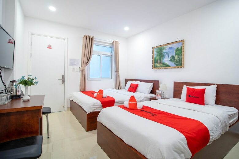 Hotel Reddoorz @ Le Van Sy Street 3