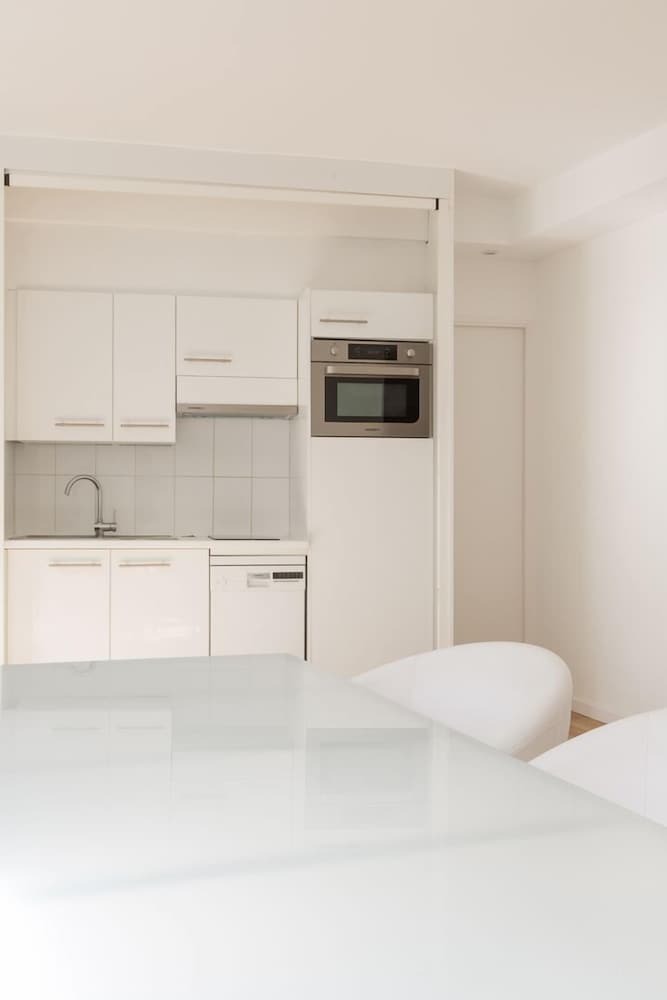 Apartamento Crisp Whites In The 16th