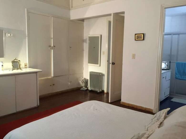 Wonderful Chalet Three Blocks From The Beach