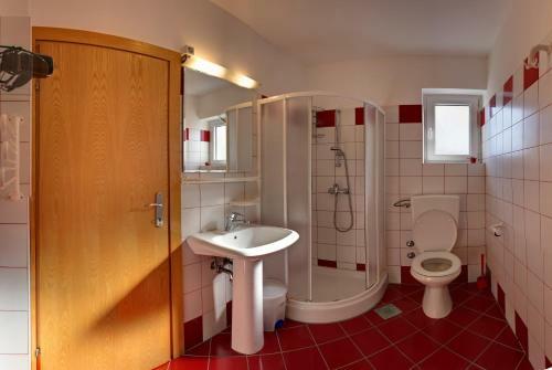 Vis A Vis Apartments