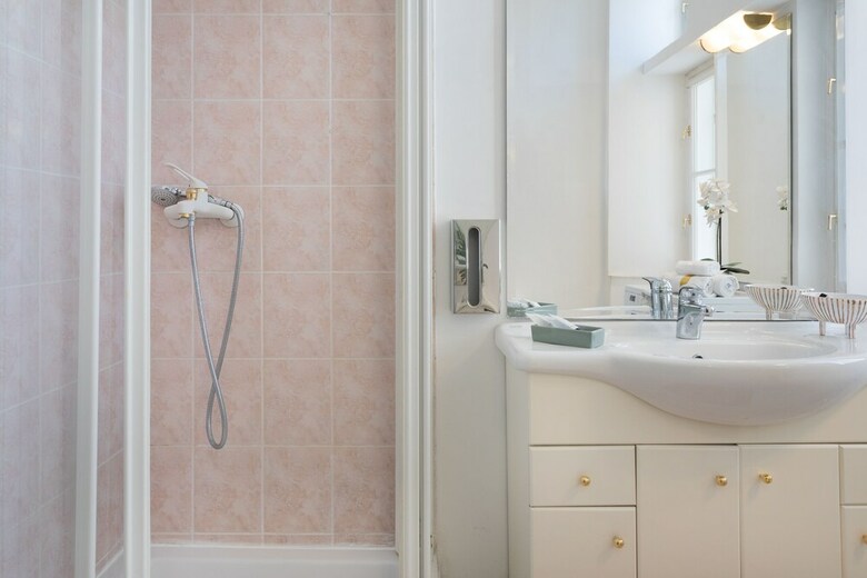Bright 1bdr Apartment In The City Center