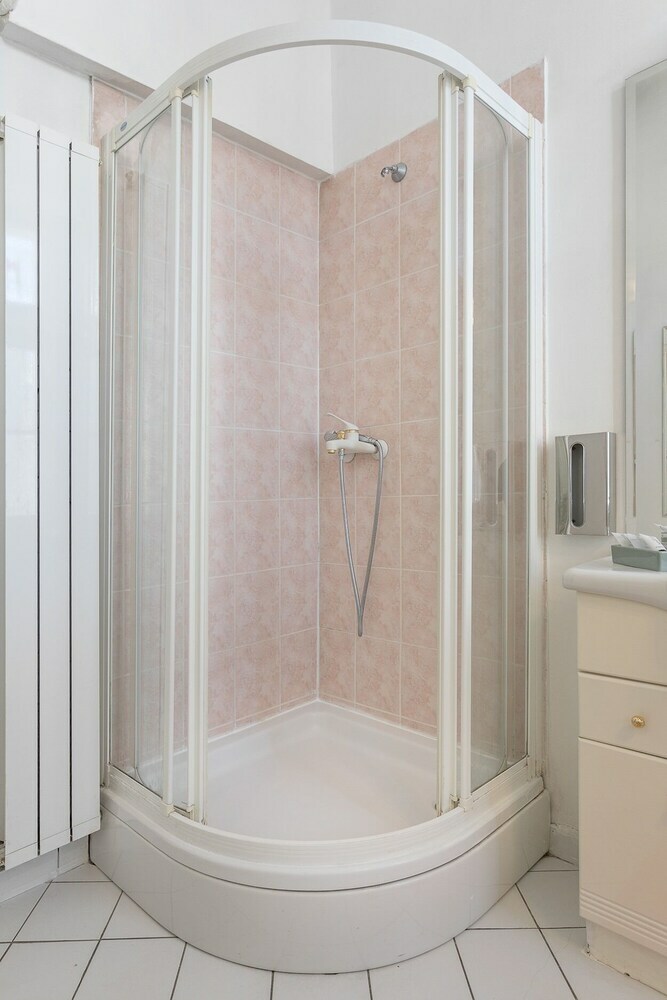 Bright 1bdr Apartment In The City Center