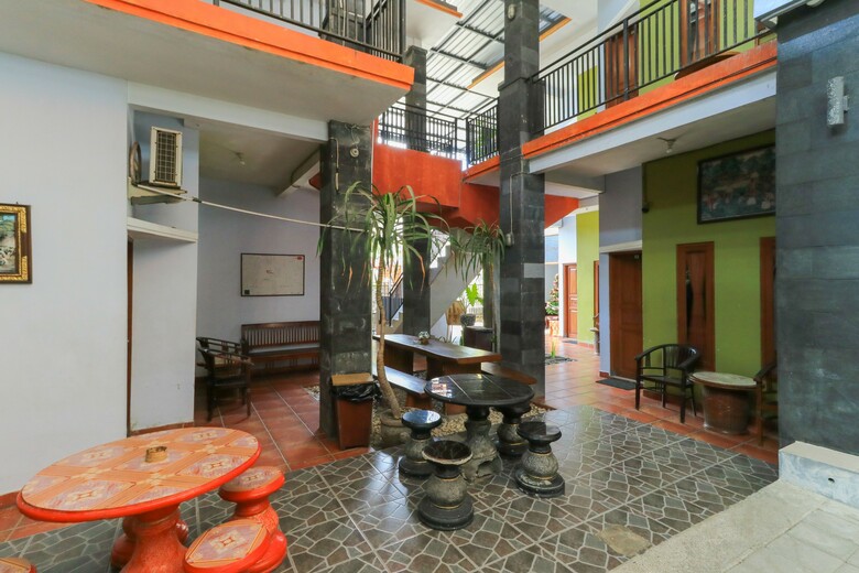 Hotel Deseruni Guest House