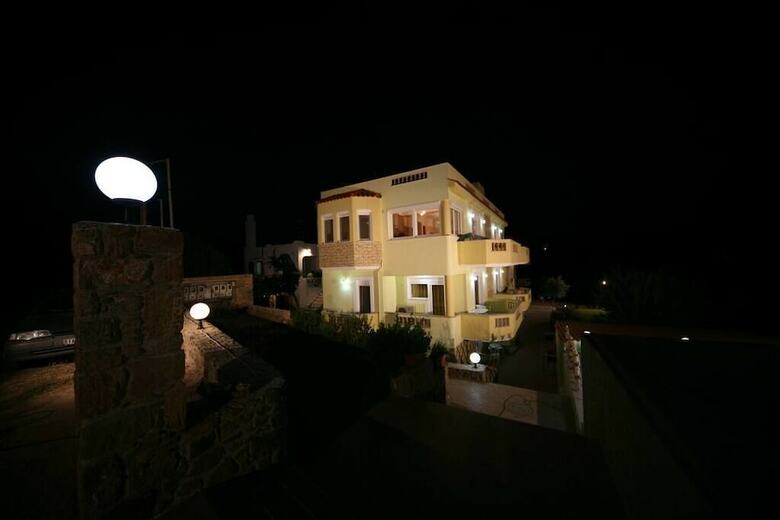 Apartamentos Garden Studio With Jacuzzi & Bbq / 100m To The Beach